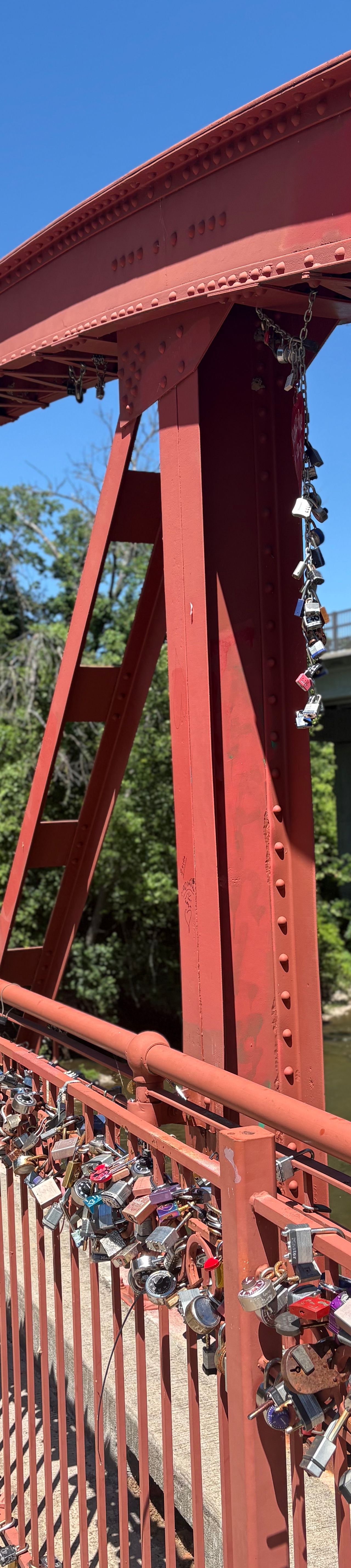 🔐🌉