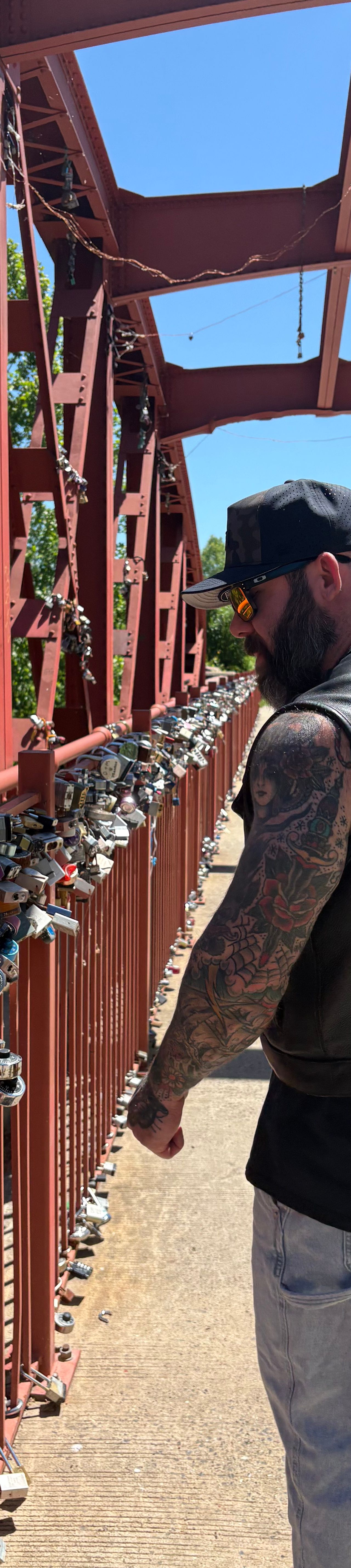 🔐🌉