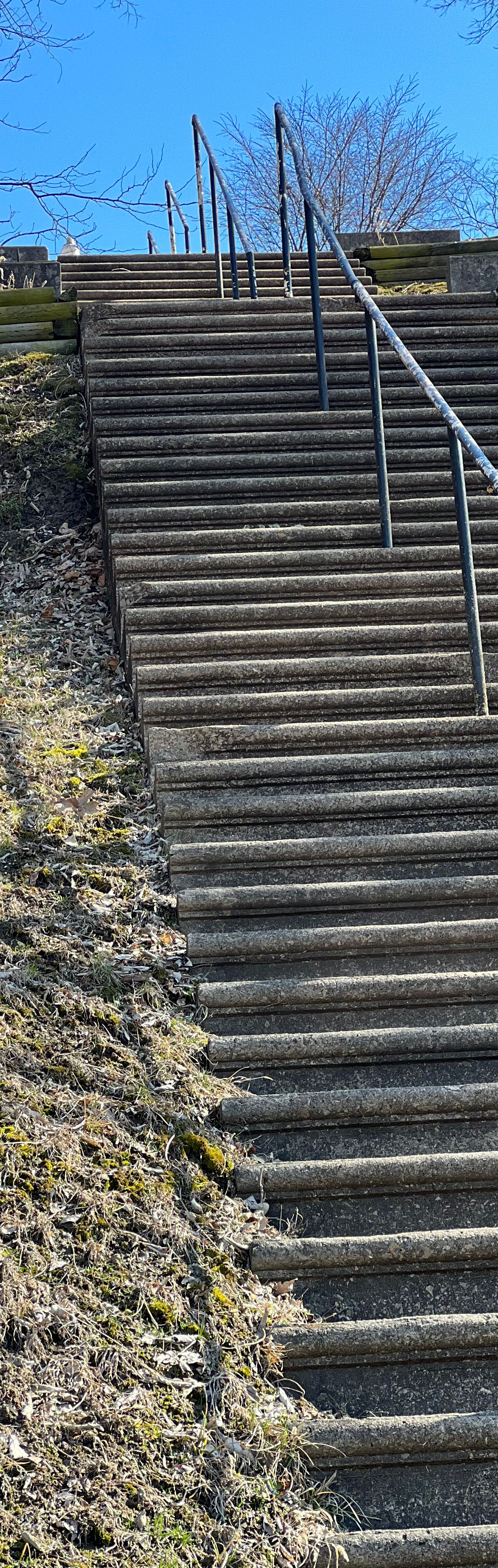 the stairs that ascend the War Memorial 🪜☁️